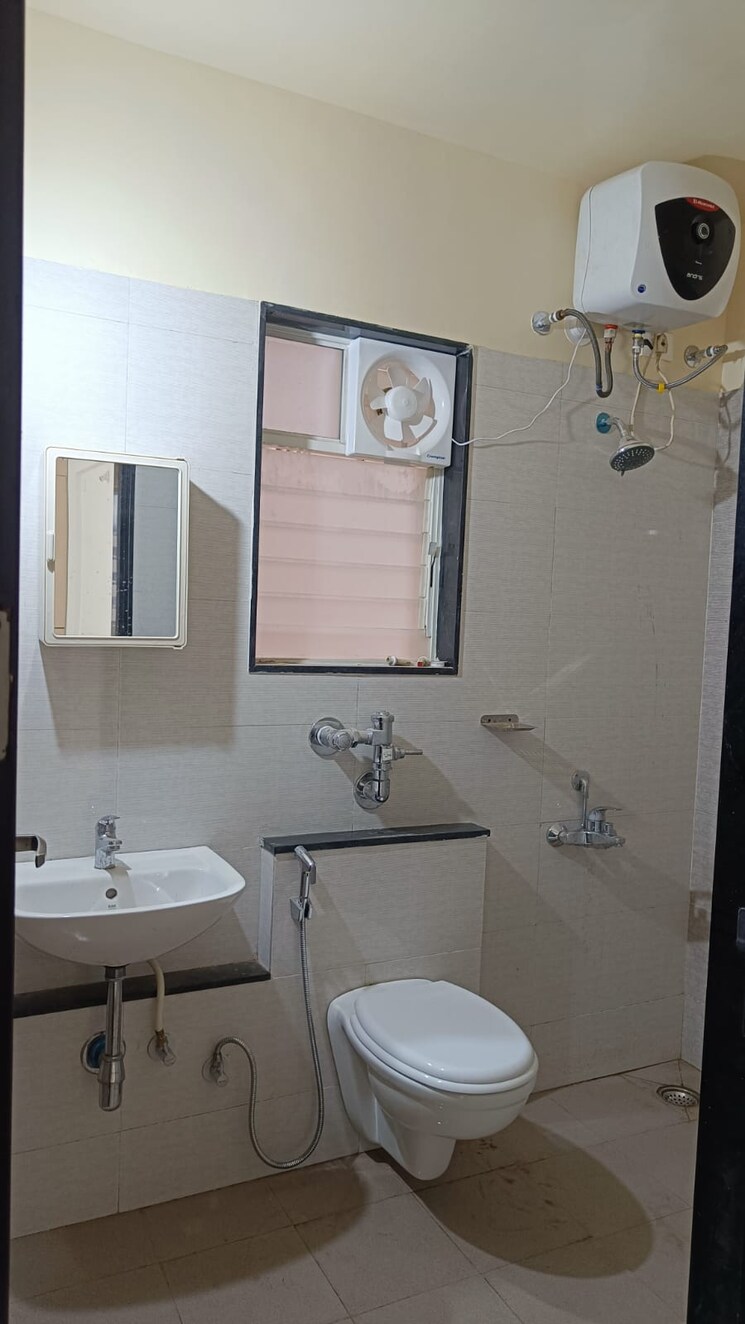 Bathroom, classic-niyati 2 Bedroom 1200 Sq.Ft. Apartment In Wagholi Pune 7802640
