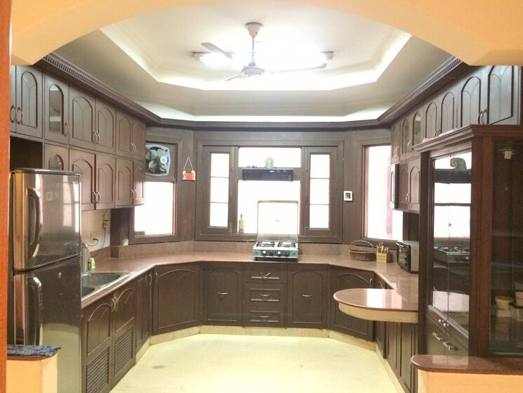 Kitchen, geetanjali enclave 6+ Bedroom 700 Sq.Yd. Builder Floor In Geetanjali Enclave Delhi 7802844