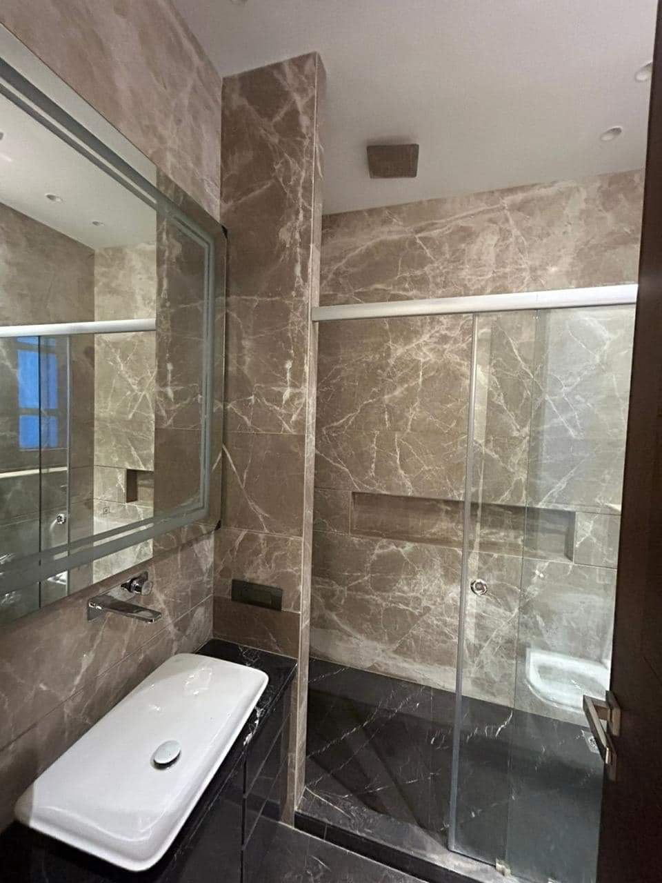 6 BHK + Pooja Room,Servant Room,Study Room,Extra Room Builder Floor For Sale in Navjeevan Vihar 