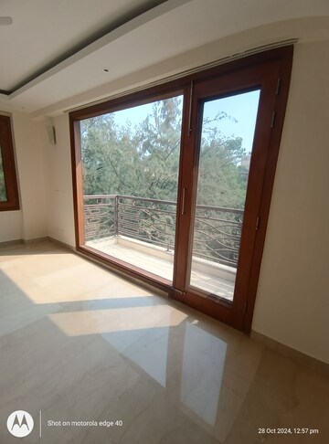 Furnished Amenities in 6 BHK Builder Floor at Navjeevan Vihar – for Sale