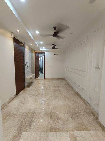 Room in 2.5 BHK Builder Floor at Paschim Vihar – for Sale