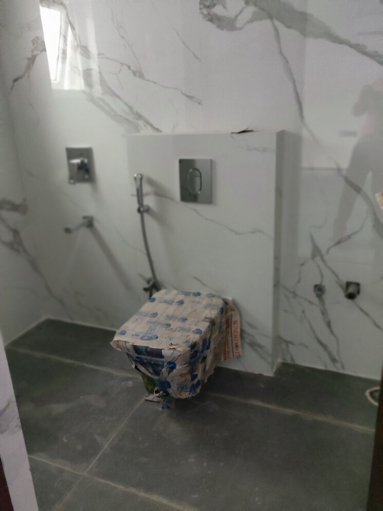 Bathroom, white-house-banjara-hills 4 Bedroom 3270 Sq.Ft. Apartment In Banjara Hills Hyderabad 7802915