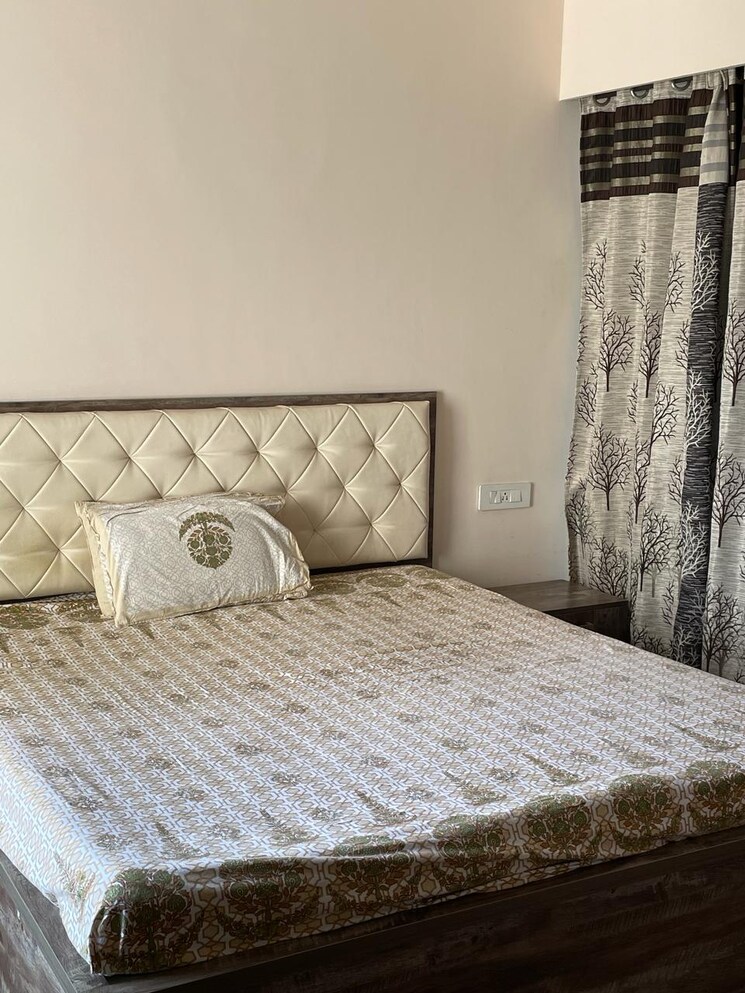 Bedroom, hiranandani-estate-bella 5 Bedroom 3650 Sq.Ft. Apartment In Ghodbunder Road Thane 7803004