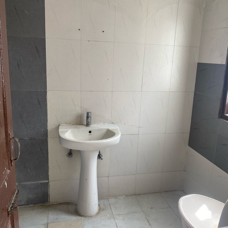 Bathroom, maya-garden-city 3 Bedroom 1530 Sq.Ft. Apartment In Nagla Road Zirakpur 7803022