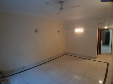 Room in 4 BHK Villa at DLF Regent House, Dlf Phase iv – for Sale