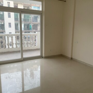 Room in 3 BHK Apartment at Green Valley Residencia, Nagla Road – for Sale