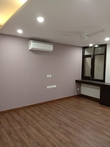 Room in 3 BHK Apartment at Cosmos Express 99, Sector 99 – for Sale