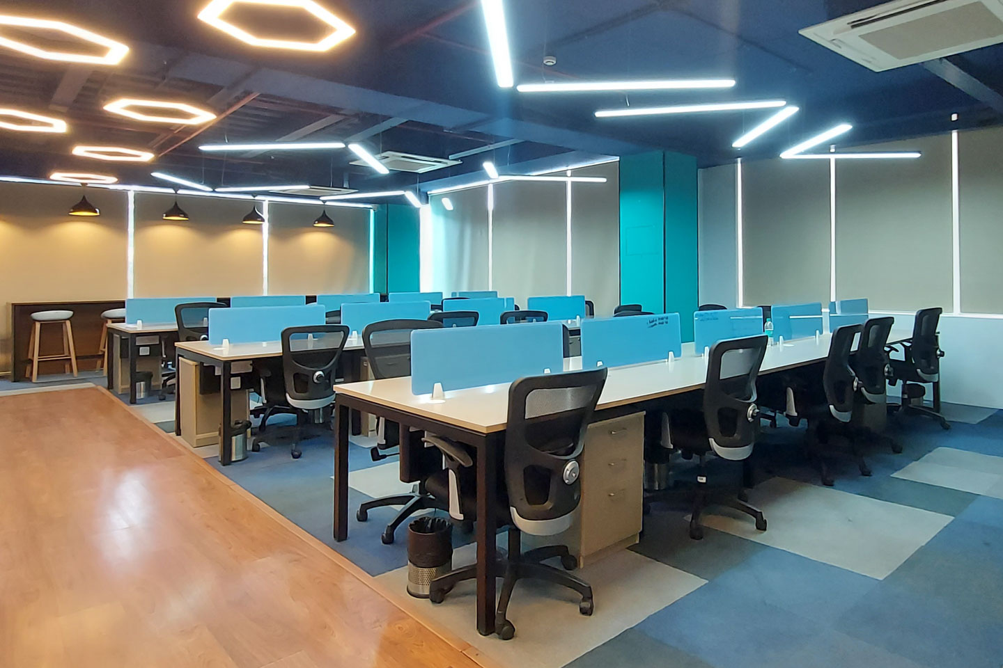 Commercial Office Space 15600 Sq.Ft. फॉर रेंट इन Kharadi Pune  7803407