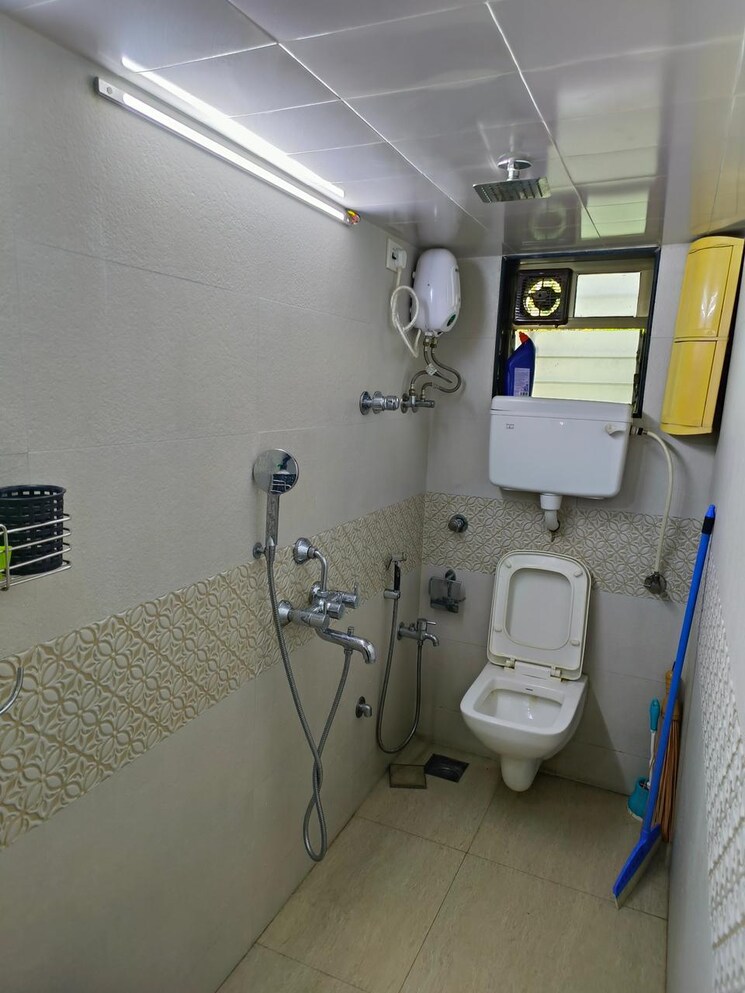 Bathroom, lashkaria-anurag-chs 3 Bedroom 1000 Sq.Ft. Apartment In Andheri West Mumbai 7803678