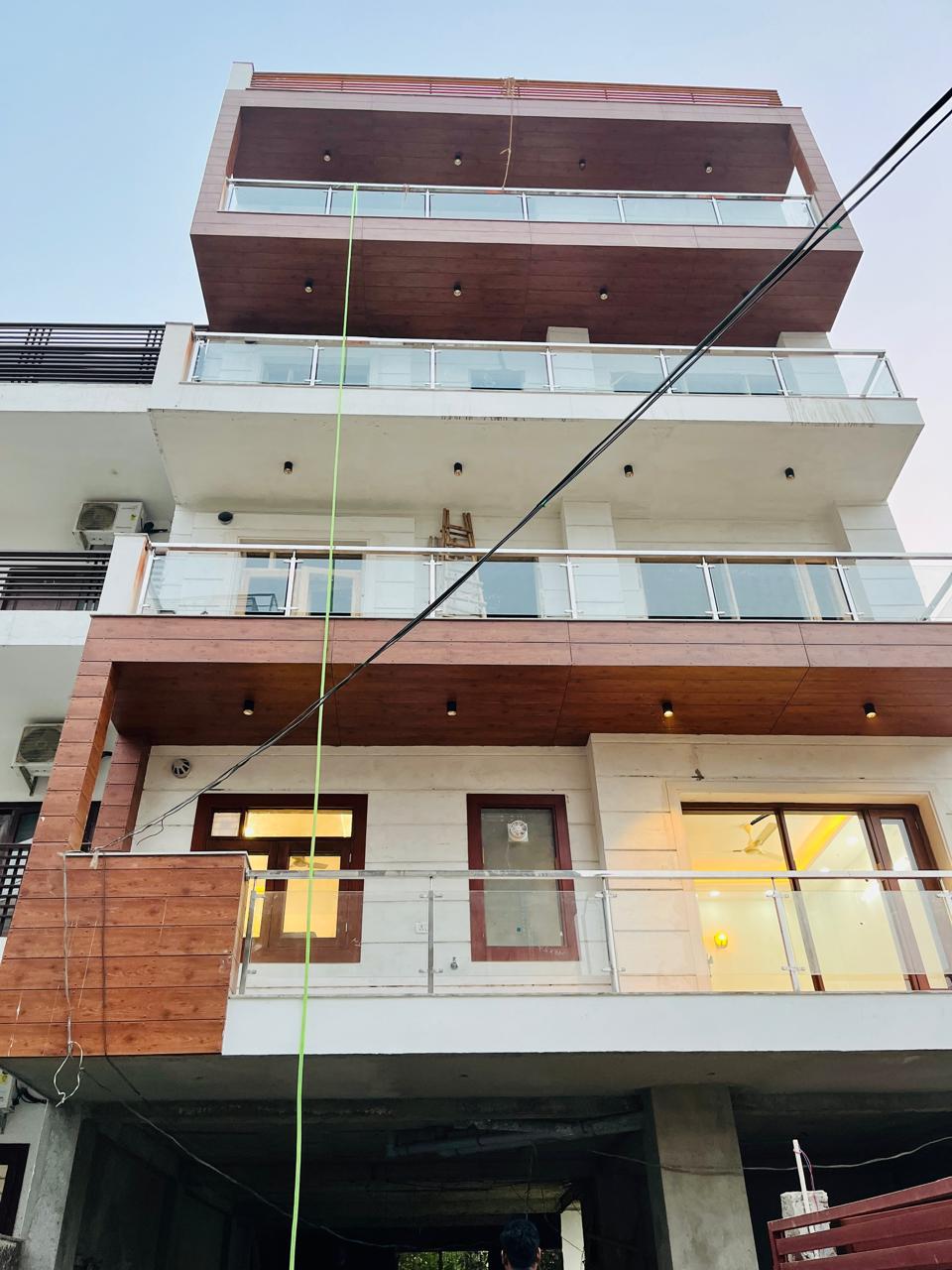 3 BHK + Servant Room Builder Floor For Sale in SS Southend Floors