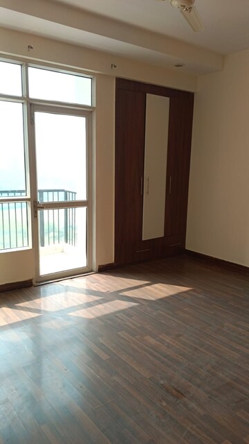 Room in 2 BHK Apartment at SVP Gulmohur Residency, Indrapuram – for Sale
