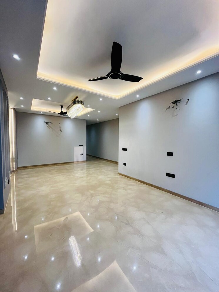 Room, uppal-southend 2.5 Bedroom 251 Sq.Yd. Builder Floor In Sector 49 Gurgaon 7803790