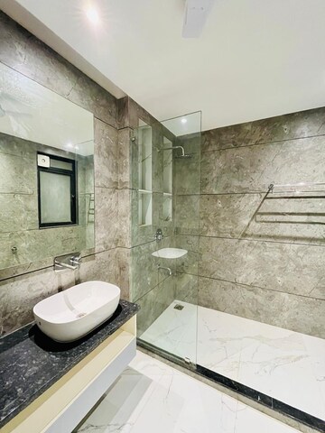 Bathroom in 2.5 BHK Builder Floor at Uppal Southend, Sector 49 – for Sale