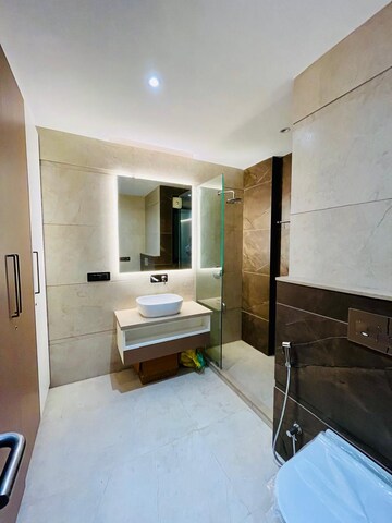 Bathroom in 2.5 BHK Builder Floor at Uppal Southend, Sector 49 – for Sale
