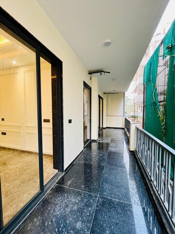 Building Lobby in 2.5 BHK Builder Floor at Uppal Southend, Sector 49 – for Sale