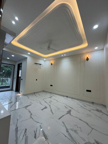 Building Lobby in 3 BHK Apartment at Orchid Petals, Sector 49 – for Sale