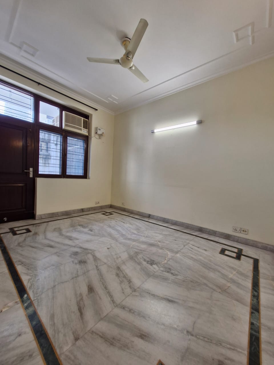 3.5 BHK + Servant Room Apartment For Sale in DLF New Town Heights I