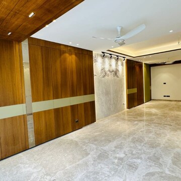 Room in 4 BHK Builder Floor at Unitech South City 1, South City 1 – for Sale
