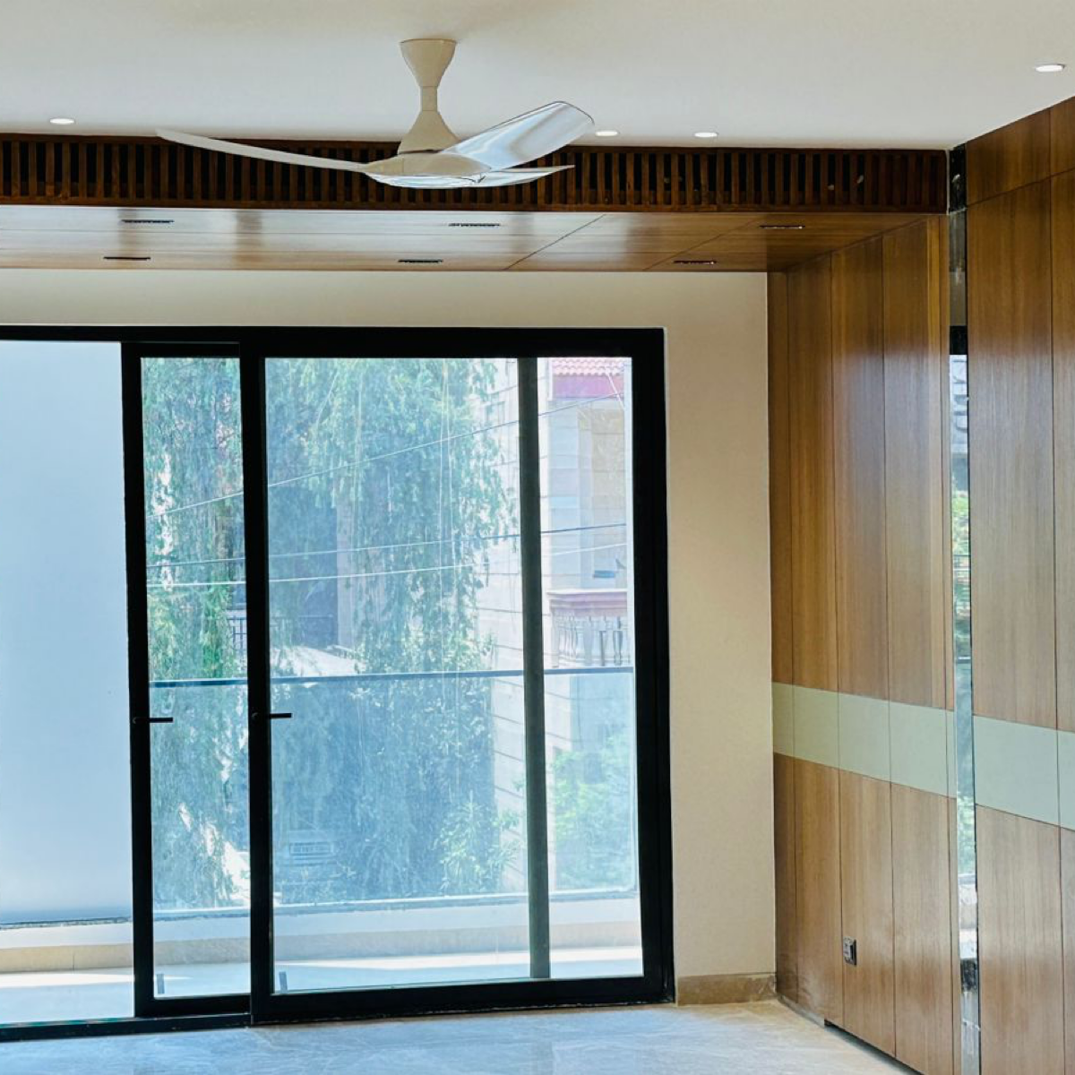 4 BHK + Servant Room Builder Floor For Sale in Unitech South City 1