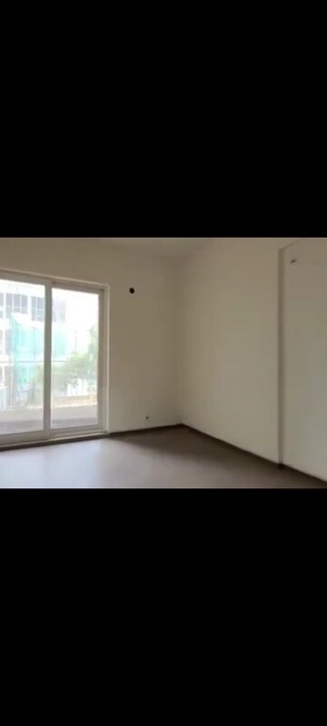 Room in 3 BHK Apartment at BPTP Discovery Park, Sector 80 – for Sale