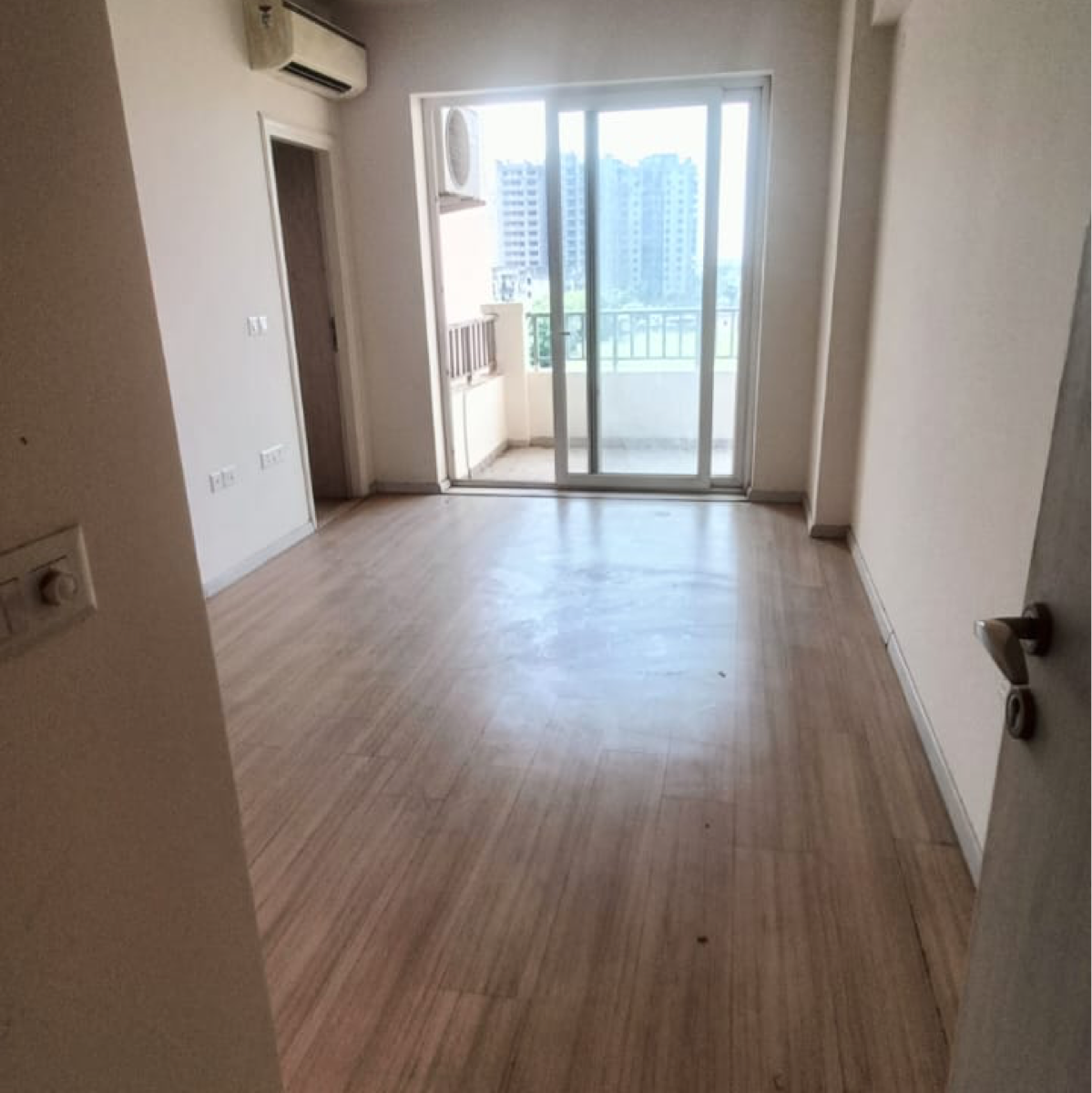 4 BHK + Servant Room Apartment For Sale in DLF New Town Heights I