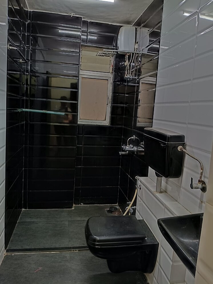 Attached Bathroom, kartar-bhavan 1 Bedroom 700 Sq.Ft. Apartment In Colaba Mumbai 7804102