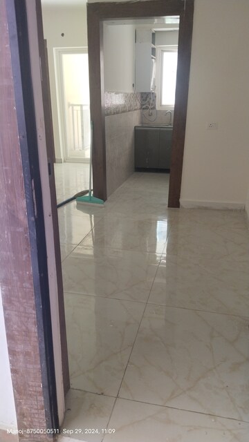 Room in 2 BHK Apartment at Gaurs Siddhartham, Siddharth Vihar – for Sale