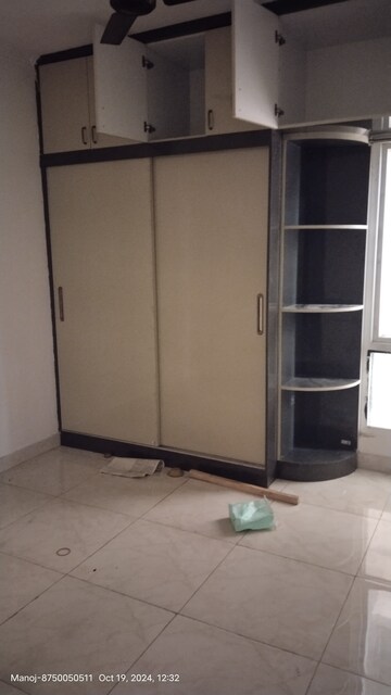 Room in 3 BHK Apartment at Gaurs Siddhartham, Siddharth Vihar – for Sale