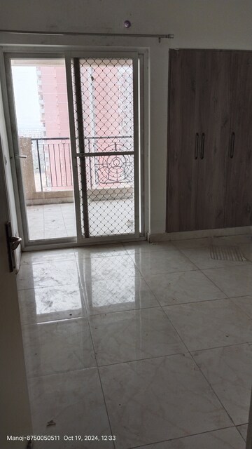 Room in 3 BHK Apartment at Gaurs Siddhartham, Siddharth Vihar – for Sale