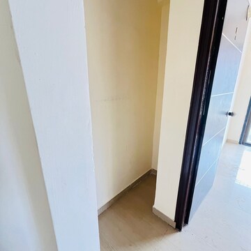 Room in 2 BHK Apartment at Kohinoor Majestic, Kalyan West – for Sale
