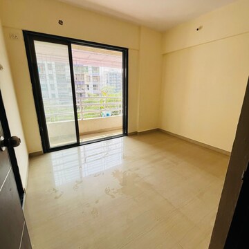 Room in 2 BHK Apartment at Kohinoor Majestic, Kalyan West – for Sale