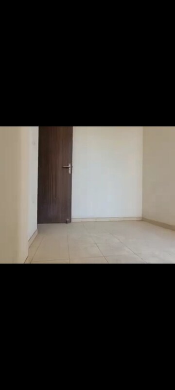 Room in 3 BHK Apartment at BPTP Discovery Park, Sector 80 – for Sale
