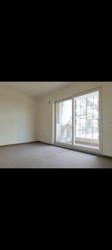 Room in 2 BHK Apartment at BPTP Discovery Park, Sector 80 – for Sale