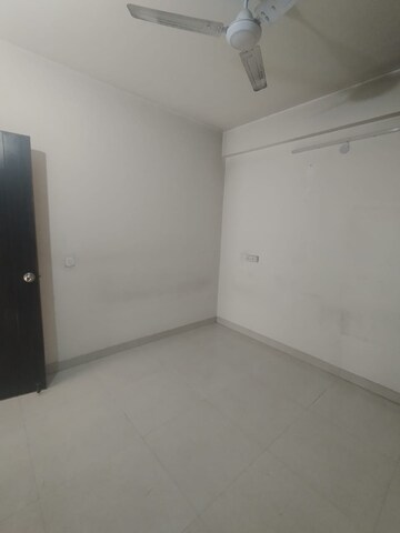 Room in 3 BHK Apartment at Signature Global Orchard Avenue, Sector 93 – for Sale