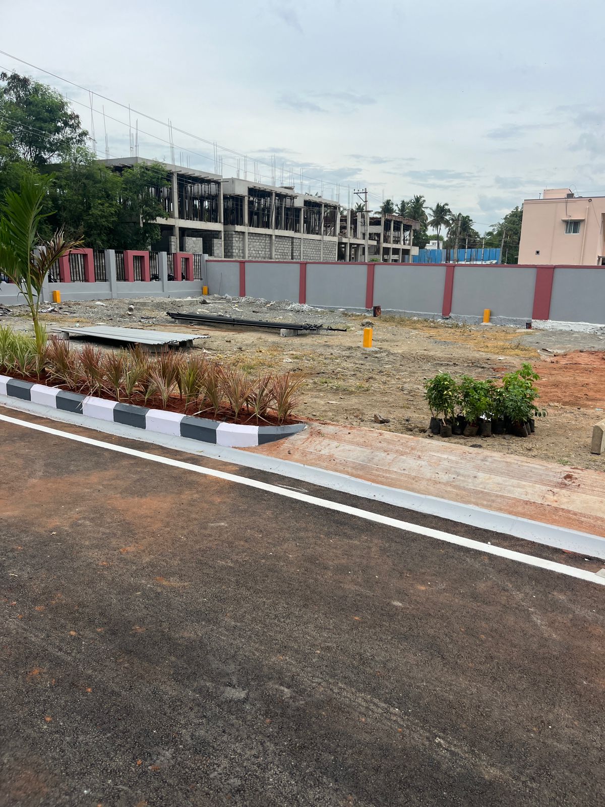 Plot For Sale in Siruseri