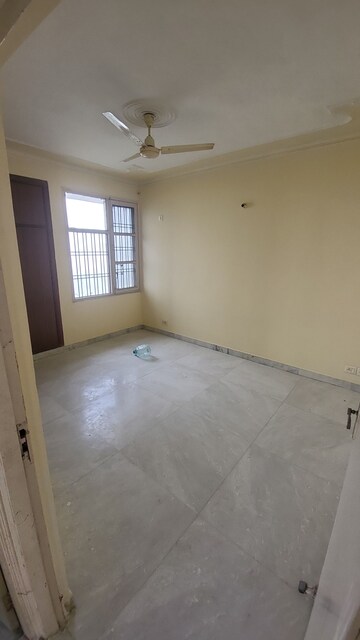 Room in 4 BHK Apartment at Gokul Apartments Faridabad, Sector 45 – for Rent