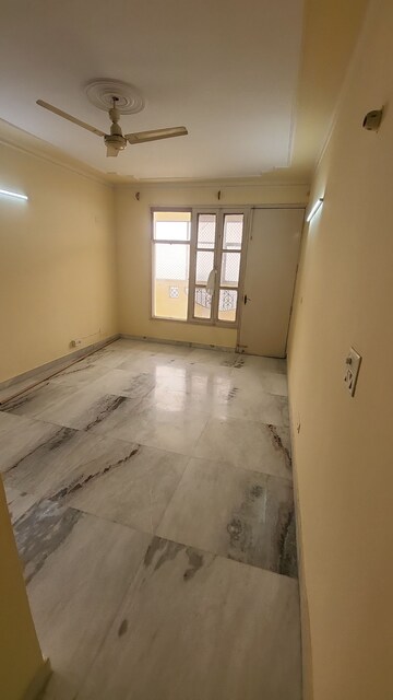 Room in 4 BHK Apartment at Gokul Apartments Faridabad, Sector 45 – for Rent