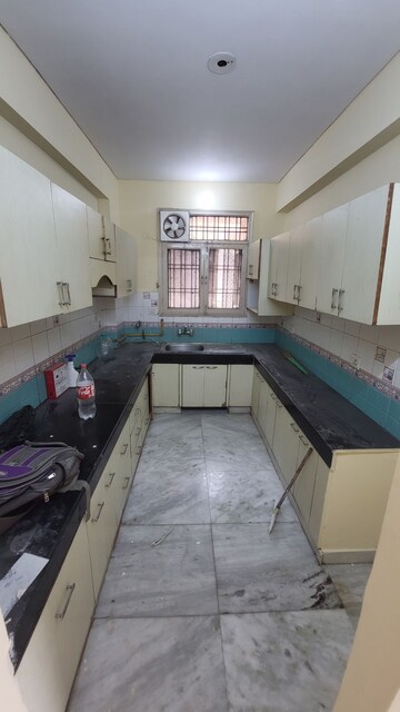 Kitchen in 4 BHK Apartment at Gokul Apartments Faridabad, Sector 45 – for Rent
