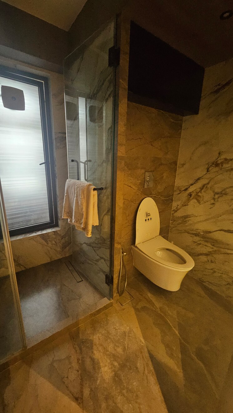Bathroom, dudhwala-id-origins 2 Bedroom 918 Sq.Ft. Apartment In Agripada Mumbai 7804607