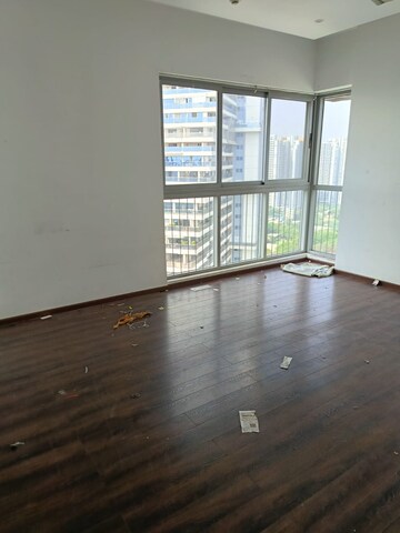 Room in 4 BHK Apartment at Osian Almanova, Mundhwa – for Sale