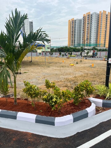 Plot For Sale in Siruseri