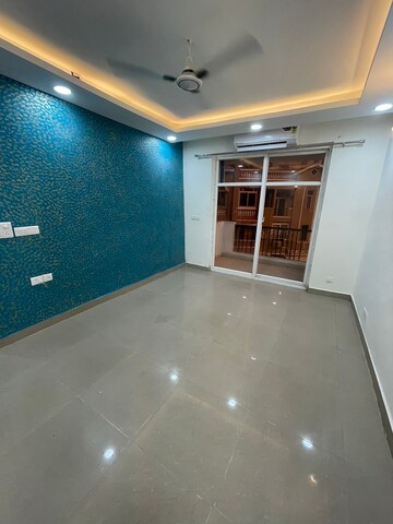 Room in 3.5 BHK Apartment at Amrapali Sapphire, Sector 45 – for Sale
