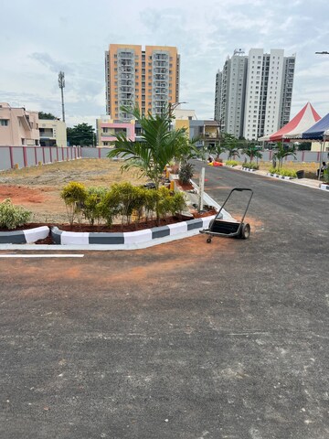  Plot For Sale in Siruseri