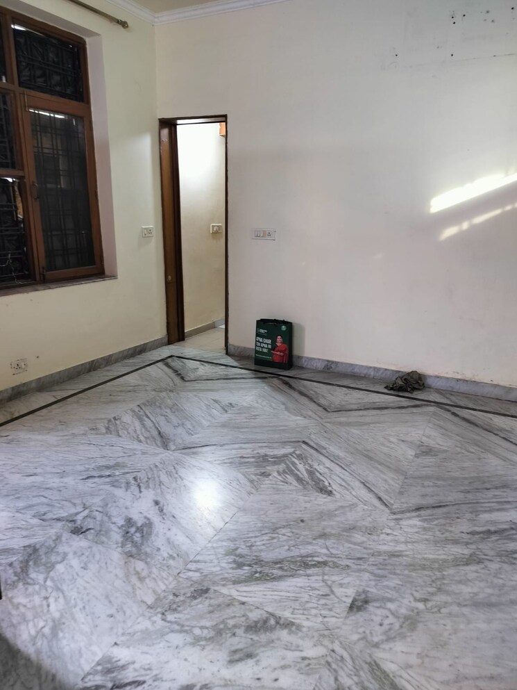 Room, sector 23 1 Bedroom 100 Sq.Yd. Builder Floor In Sector 23 Gurgaon 7805039