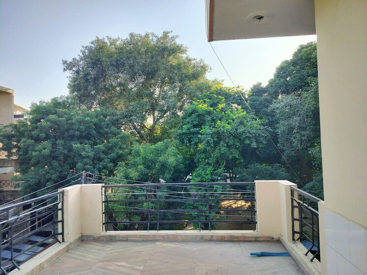 Balcony, sector 23 1 Bedroom 100 Sq.Yd. Builder Floor In Sector 23 Gurgaon 7805039