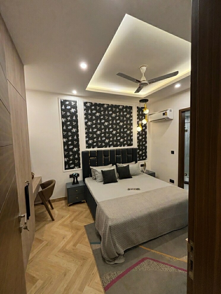 Master Bedroom, signature-global-daxin-vistas 3.5 Bedroom 1550 Sq.Ft. Builder Floor In Bhondsi Gurgaon 7805115