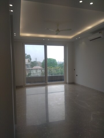 Room in 5 BHK Builder Floor at New Friends Colony – for Sale