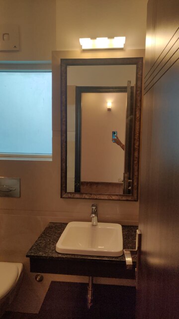Room in 3 BHK Builder Floor at Nirvana Country – for Sale