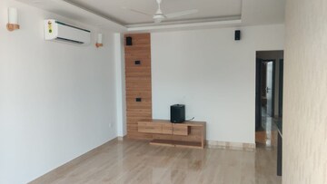 Room in 3 BHK Builder Floor at Nirvana Country – for Sale