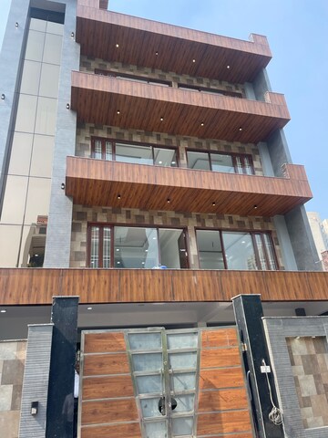 6+ BHK Independent House For Sale in Sector 50